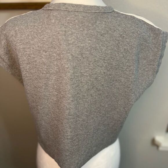 Adidas HE1476 Blue Version Waffle Crop
Top Grey Medium Gray 2021 - Picture 9 of 16